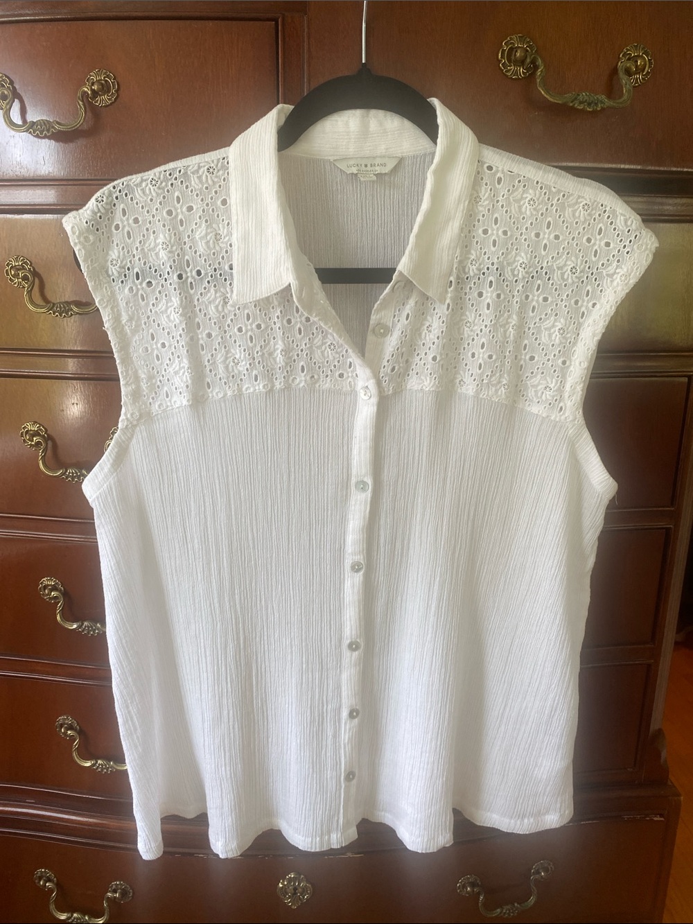 Lucky Brand White Sleeveless Eyelet Yoke Button-Down Top in 100% Cotton gauze